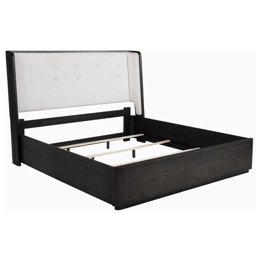 Leandro - Wingback Bed