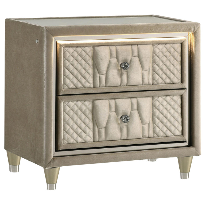 Lorient 4-piece Eastern King Bedroom Set Ivory and Camel