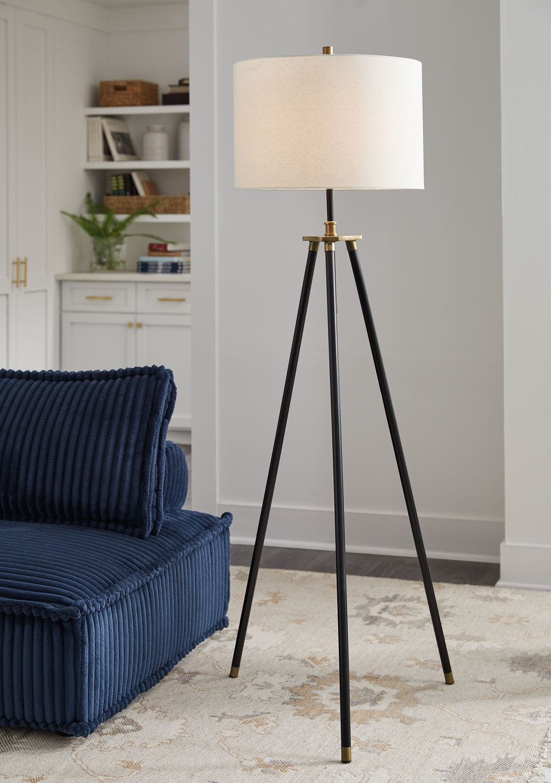 Cashner - Black / Gold Finish - Metal Floor Lamp