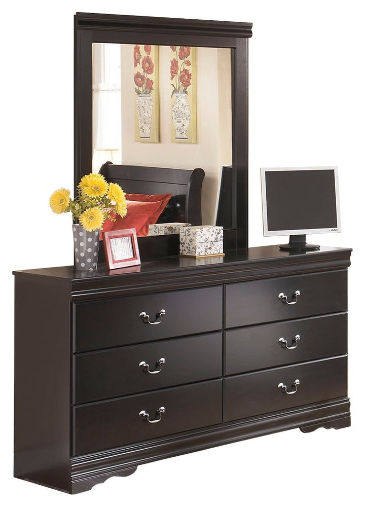 Huey Vineyard - Black - Dresser, Mirror