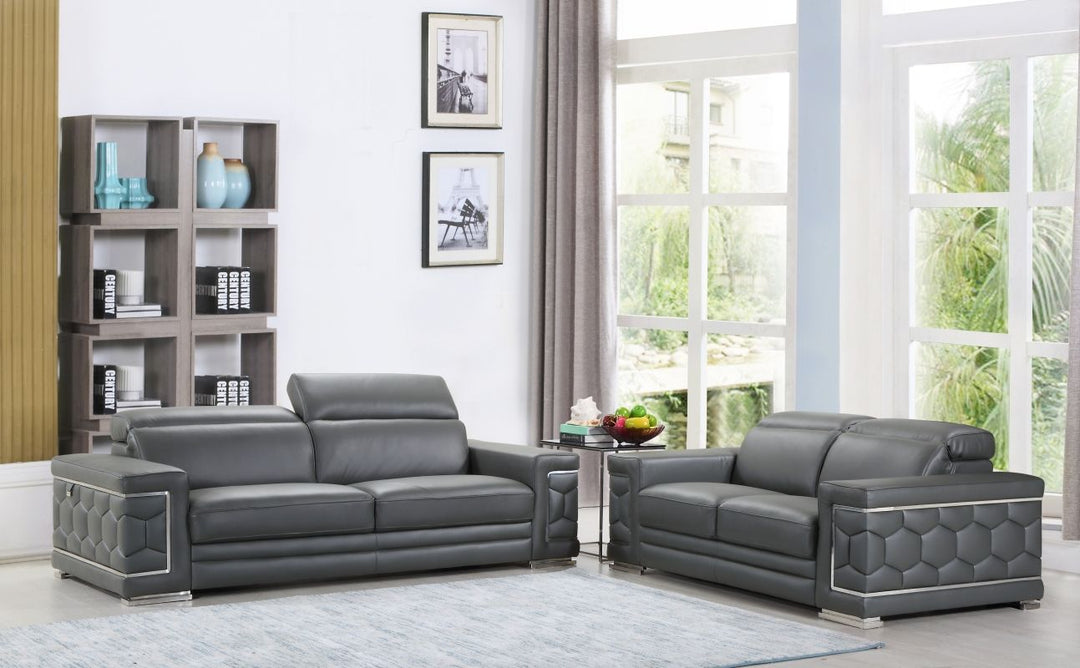 692 - Sofa, Loveseat