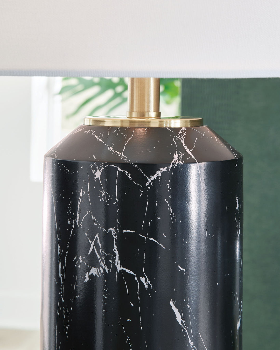 Hanzila - Poly Table Lamp - Black / Gold Finish