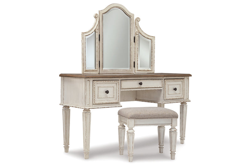 Realyn Vanity Set