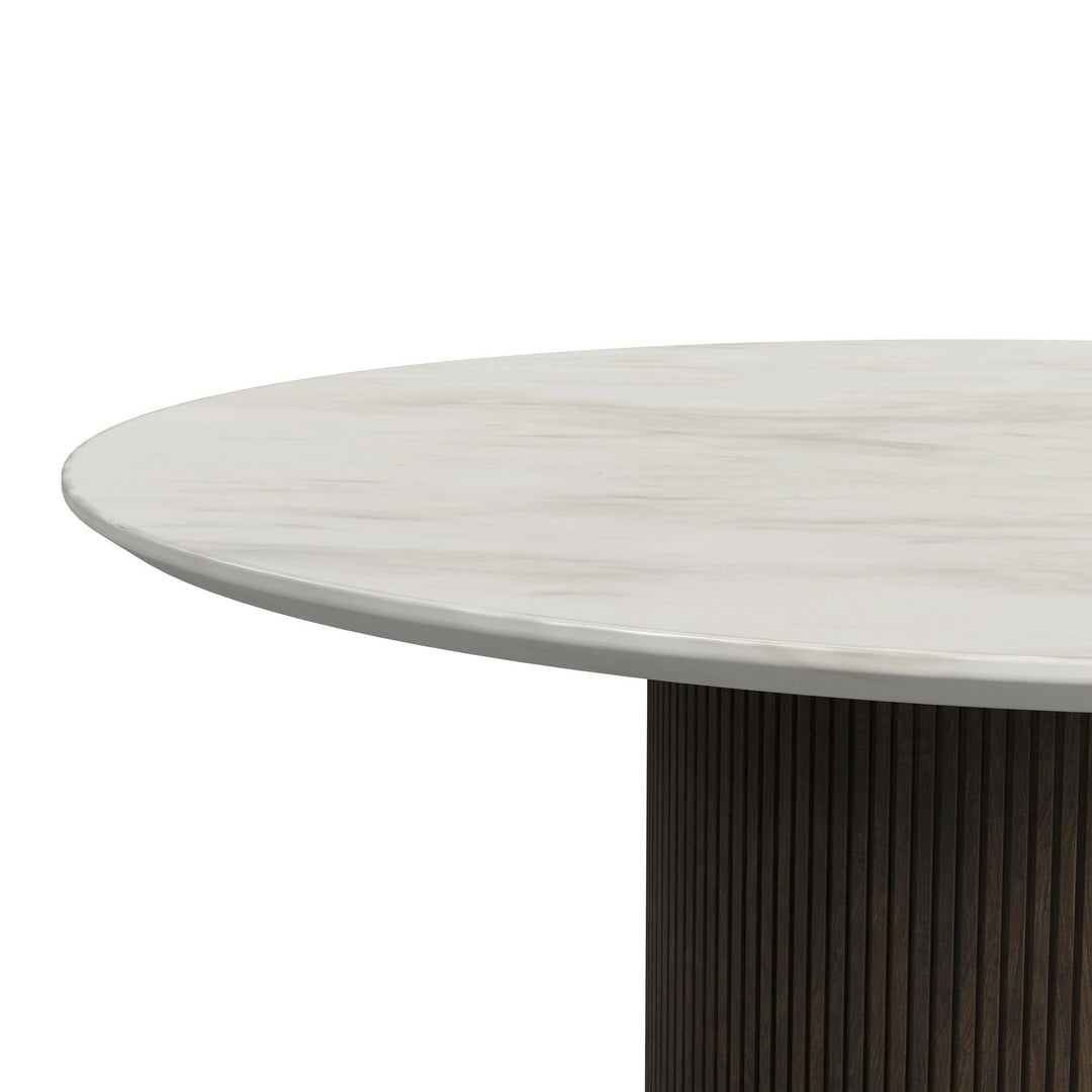 Sylvie - Round Table