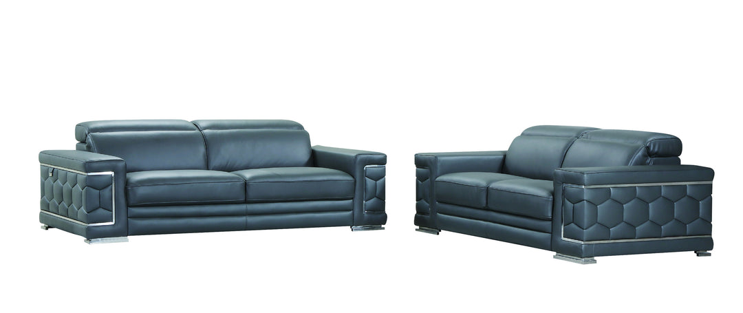 692 - Sofa, Loveseat