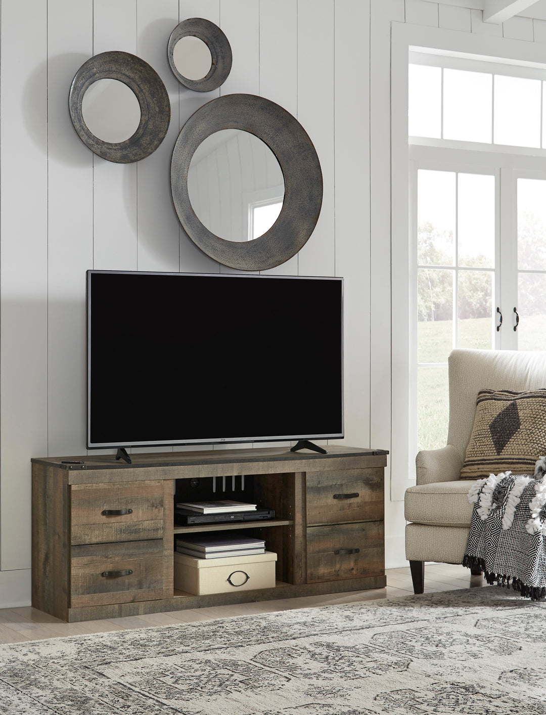 EW0446-268 - TV Stand 60"L