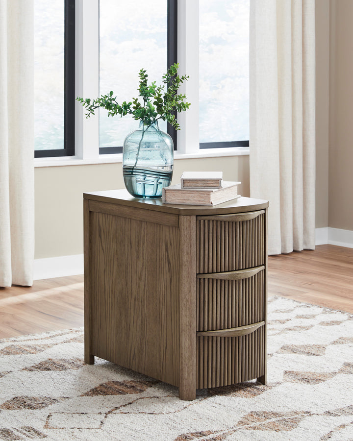 Ashley T208-317 - End Table (USB-A / USB-C Ports)