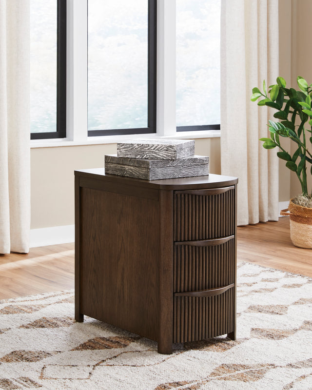 Ashley T208-217 - End Table (USB-A / USB-C Ports)